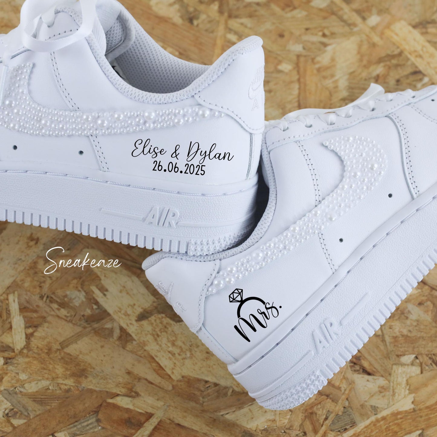 Perles - WEDDING CUSTOM nike Air force 1 custom nacrées pour mariage pour mariée , Chaussures personnalisées prénom et date