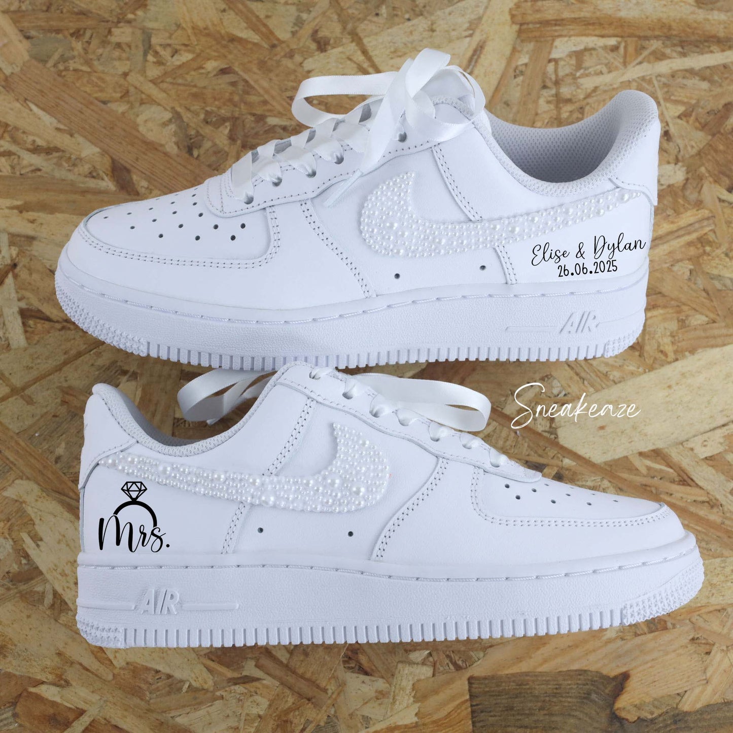 Perles - WEDDING CUSTOM nike Air force 1 custom nacrées pour mariage pour mariée , Chaussures personnalisées prénom et date