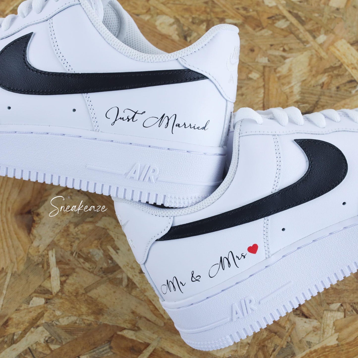 Air Force 1 personnalisées mariage - Nike custom "just married" inscription des initiales des mariés et de la date du jour J couleur noir - MARIAGE GLAMOUR - sneakeaze customs