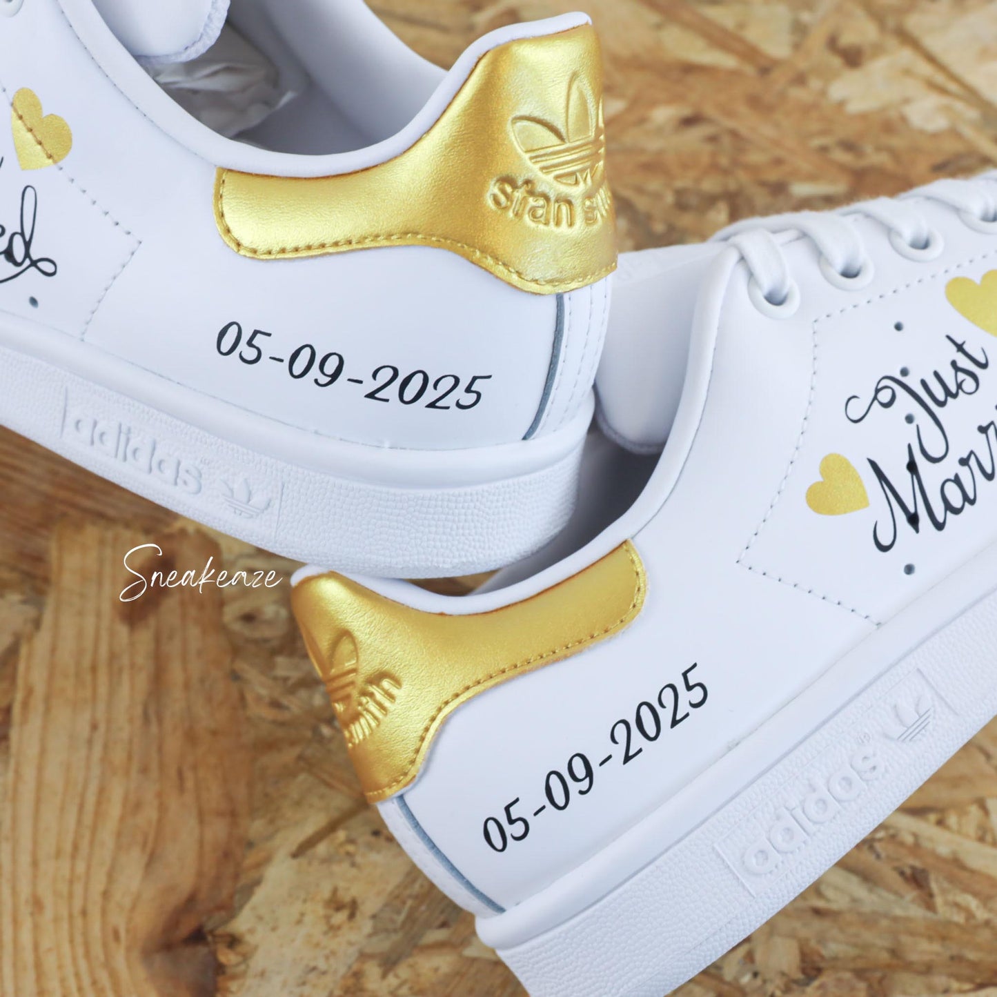 baskets Adidas stan smith custom mariage - wedding day personnalisation date du mariage sur le thème de l'amour couleur gold doré- sneakeaze customs skz