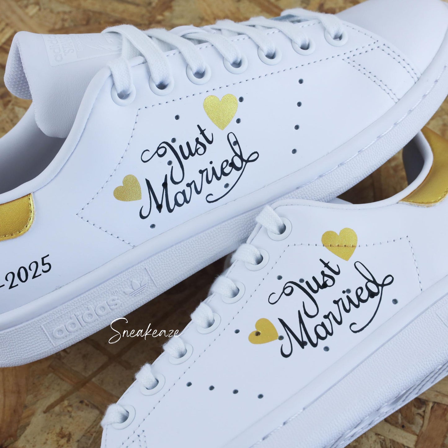 baskets Adidas stan smith custom mariage - wedding day personnalisation date du mariage sur le thème de l'amour couleur gold doré- sneakeaze customs skz