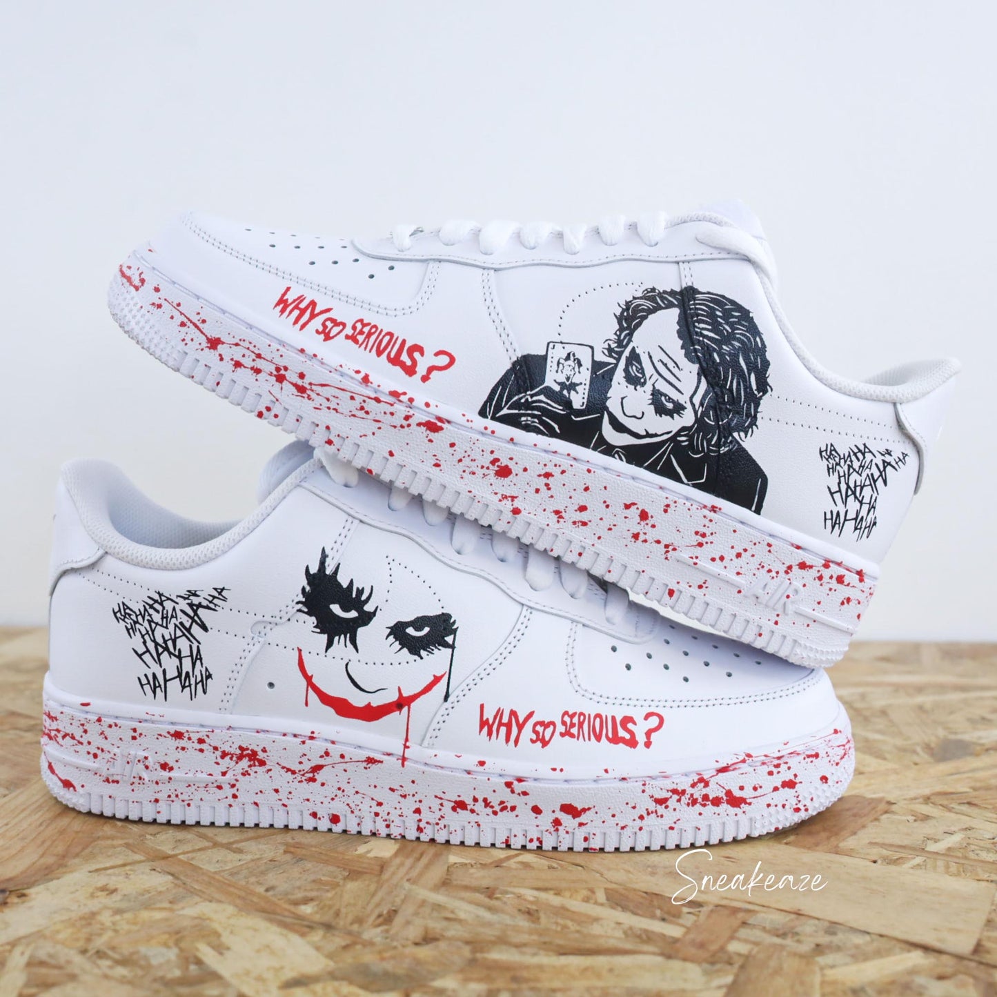 Nike Air Force 1 custom blanches, design Joker sombre avec éclaboussures rouges et inscription Why so serious - sneakeaze customs