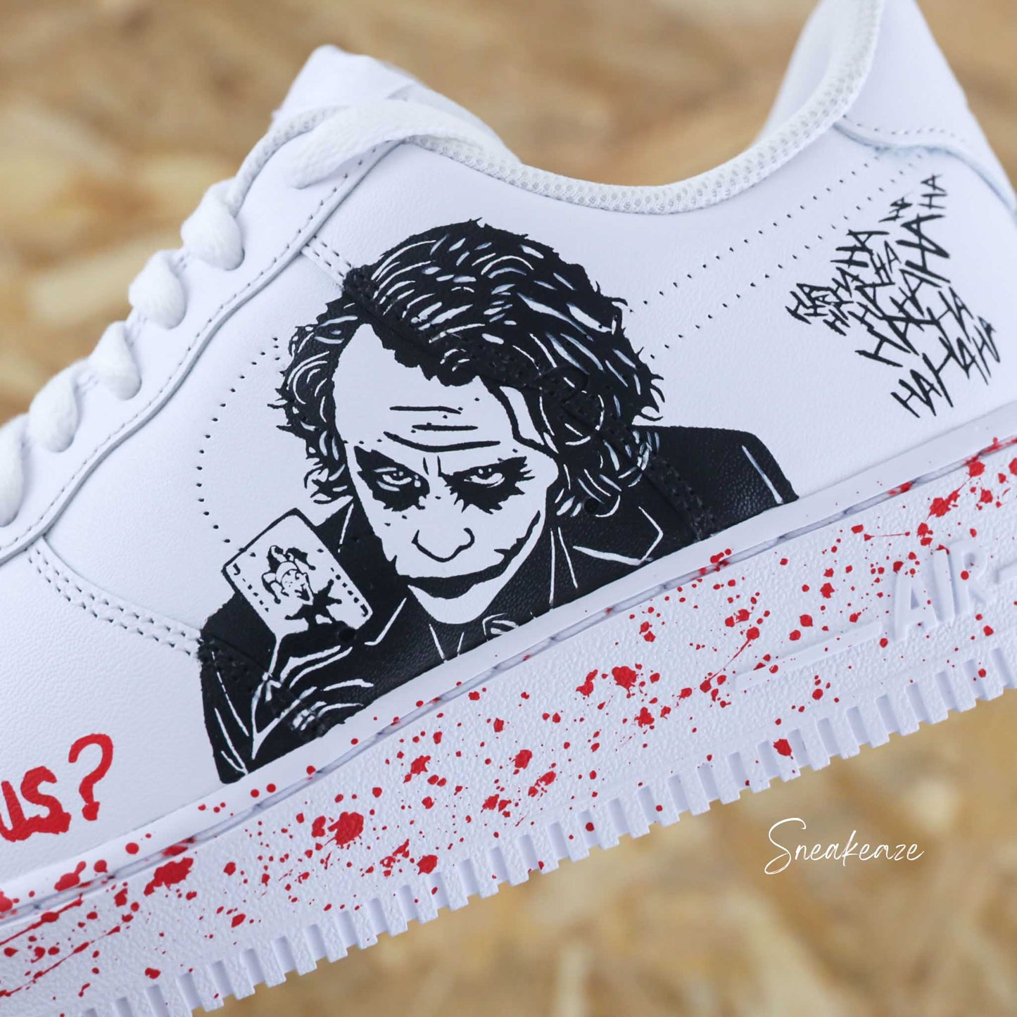 Nike Air Force 1 custom blanches, design Joker sombre avec éclaboussures rouges et inscription Why so serious - sneakeaze customs