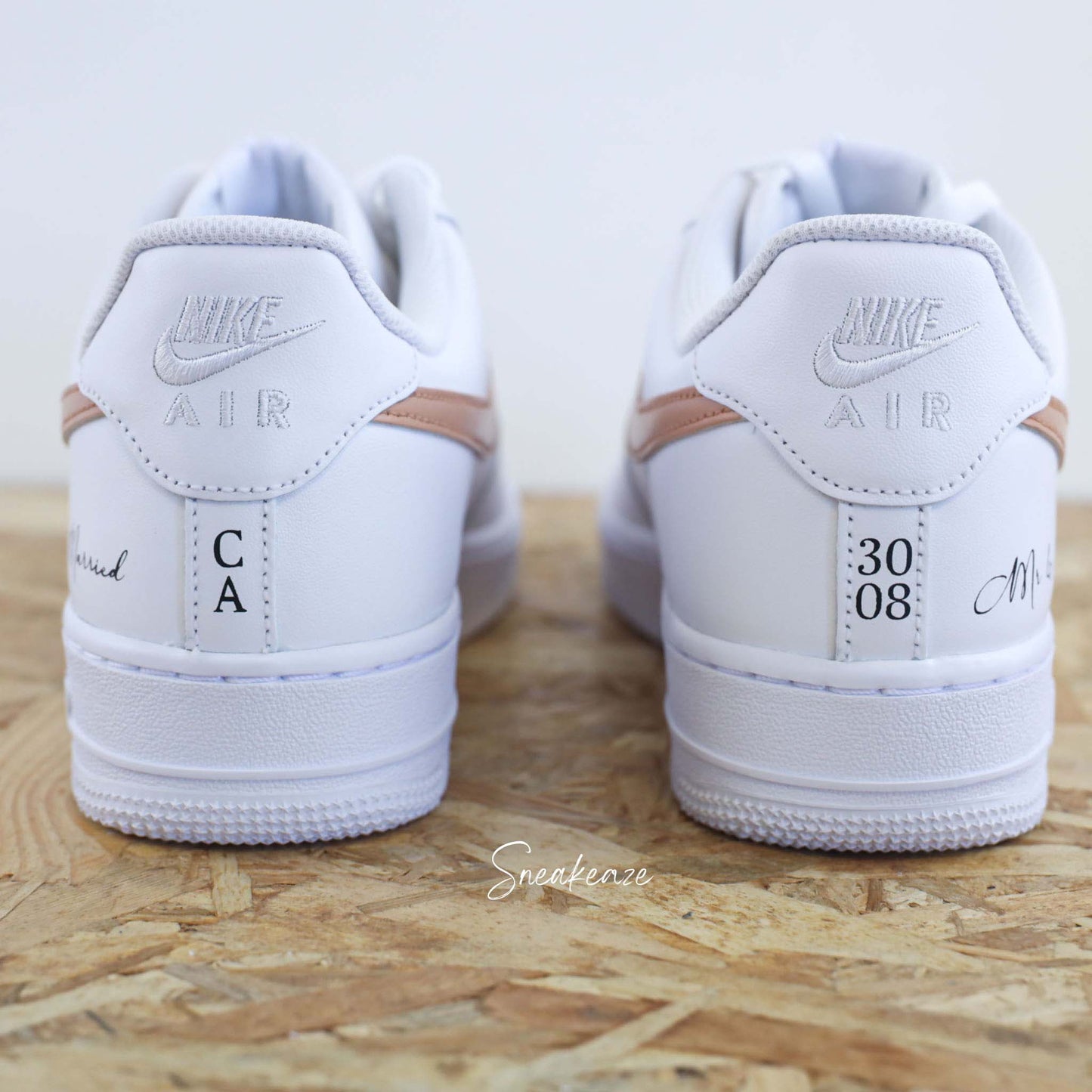 Air Force 1 personnalisées mariage - Nike custom "just married" inscription des initiales des mariés et de la date du jour J couleur terracotta argile - sneakeaze customs