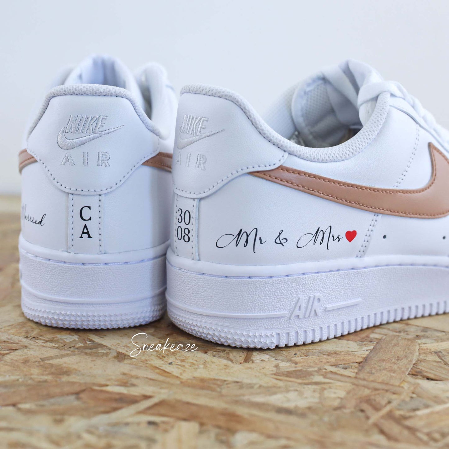 Air Force 1 personnalisées mariage - Nike custom "just married" inscription des initiales des mariés et de la date du jour J couleur terracotta argile - sneakeaze customs