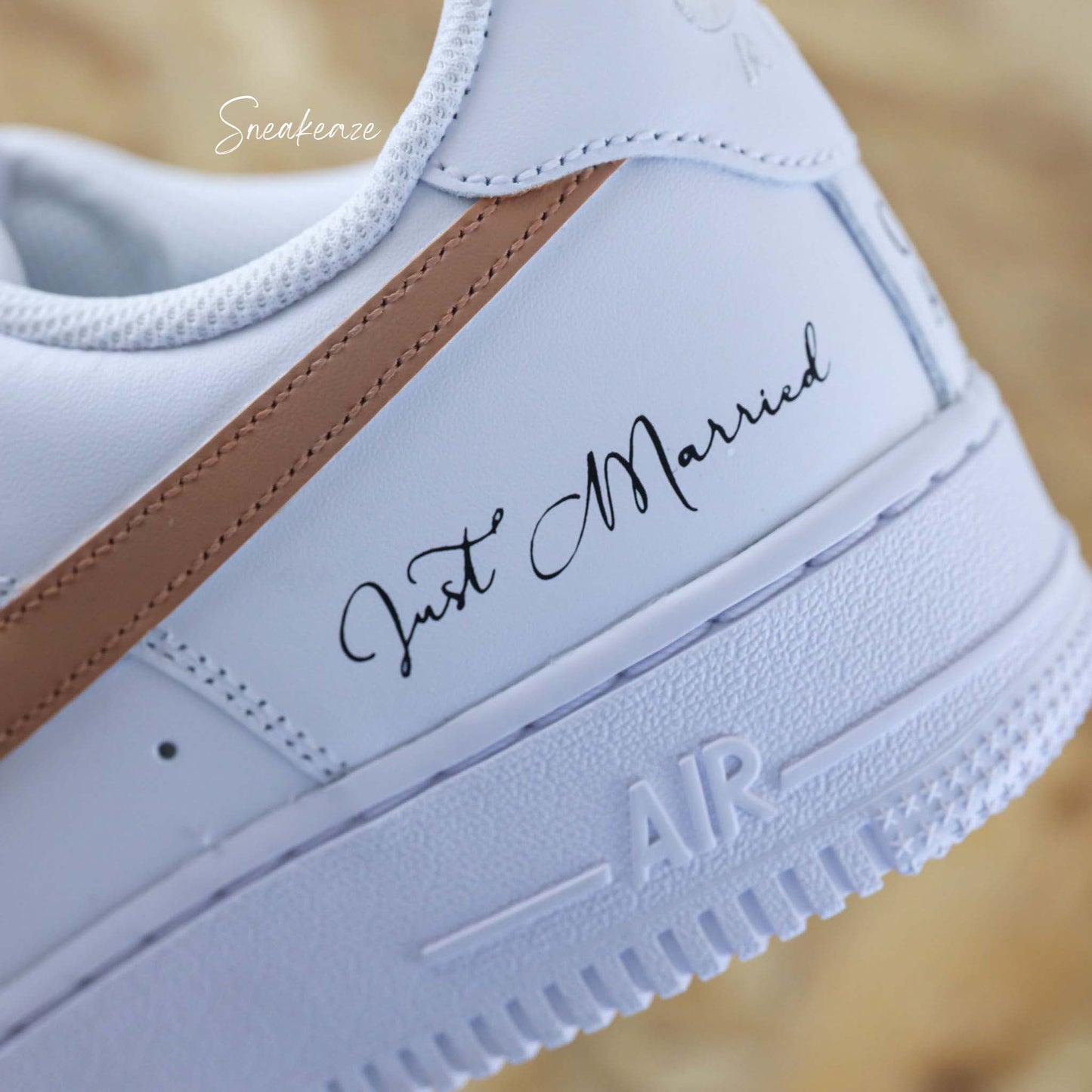 Air Force 1 personnalisées mariage - Nike custom "just married" inscription des initiales des mariés et de la date du jour J couleur terracotta argile - sneakeaze customs