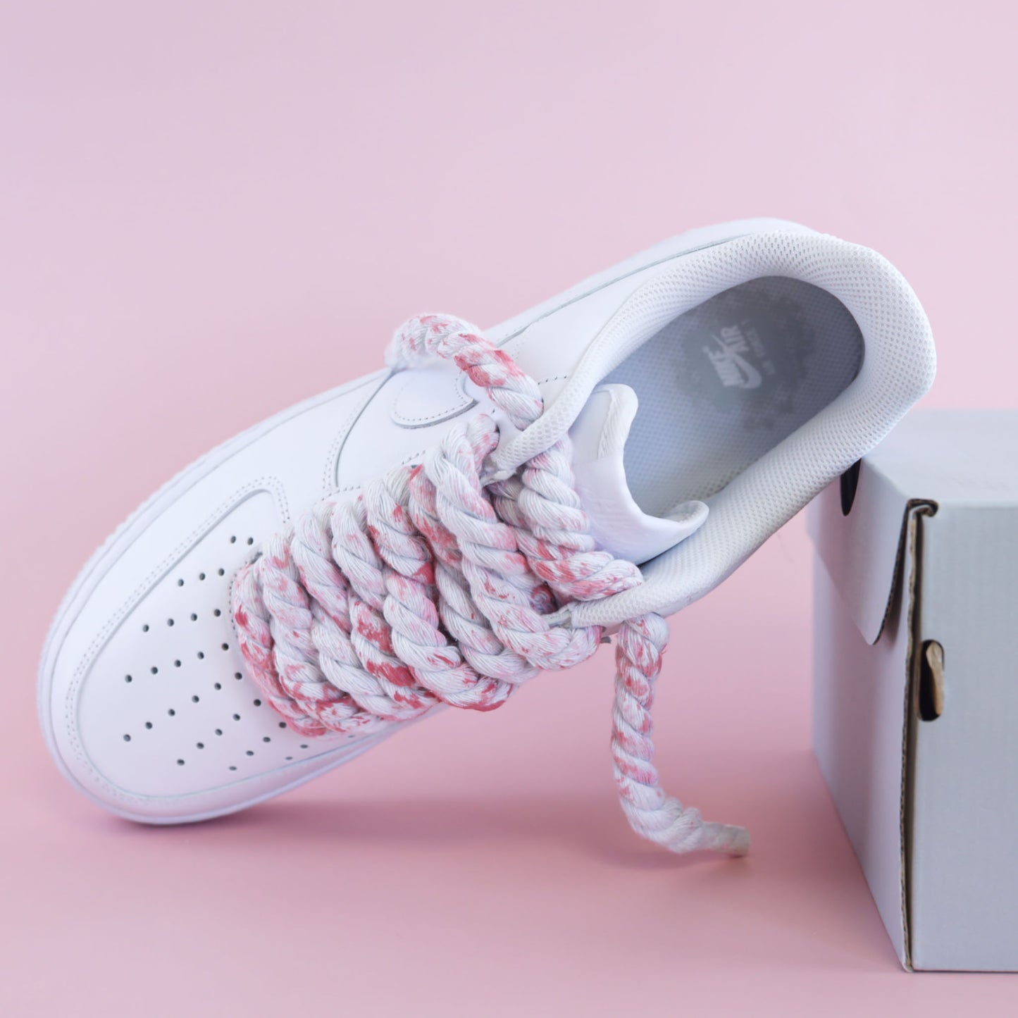 Baskets nike Air Force 1 custom rope laces - gros lacets corde splash rose sneakeaze customs