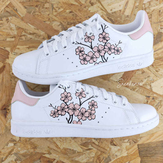 Adidas Stan Smith Custom Cherry Blossom Fleurs de Cerisiers Sakura rouge peint à la main - sneakers personnalisé adidas unisexe dessin japon kawaii