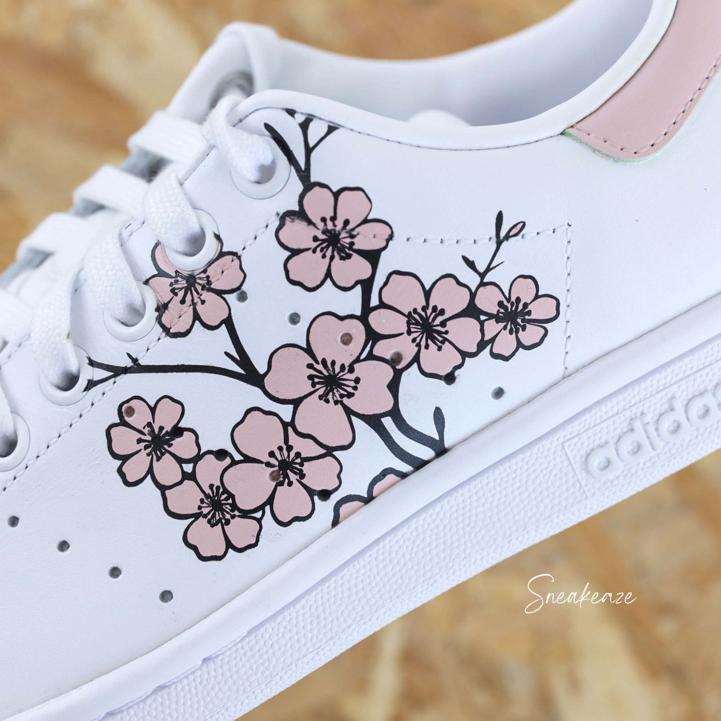 Adidas Stan Smith Custom Cherry Blossom Fleurs de Cerisiers Sakura rouge peint à la main - sneakers personnalisé adidas unisexe dessin japon kawaii