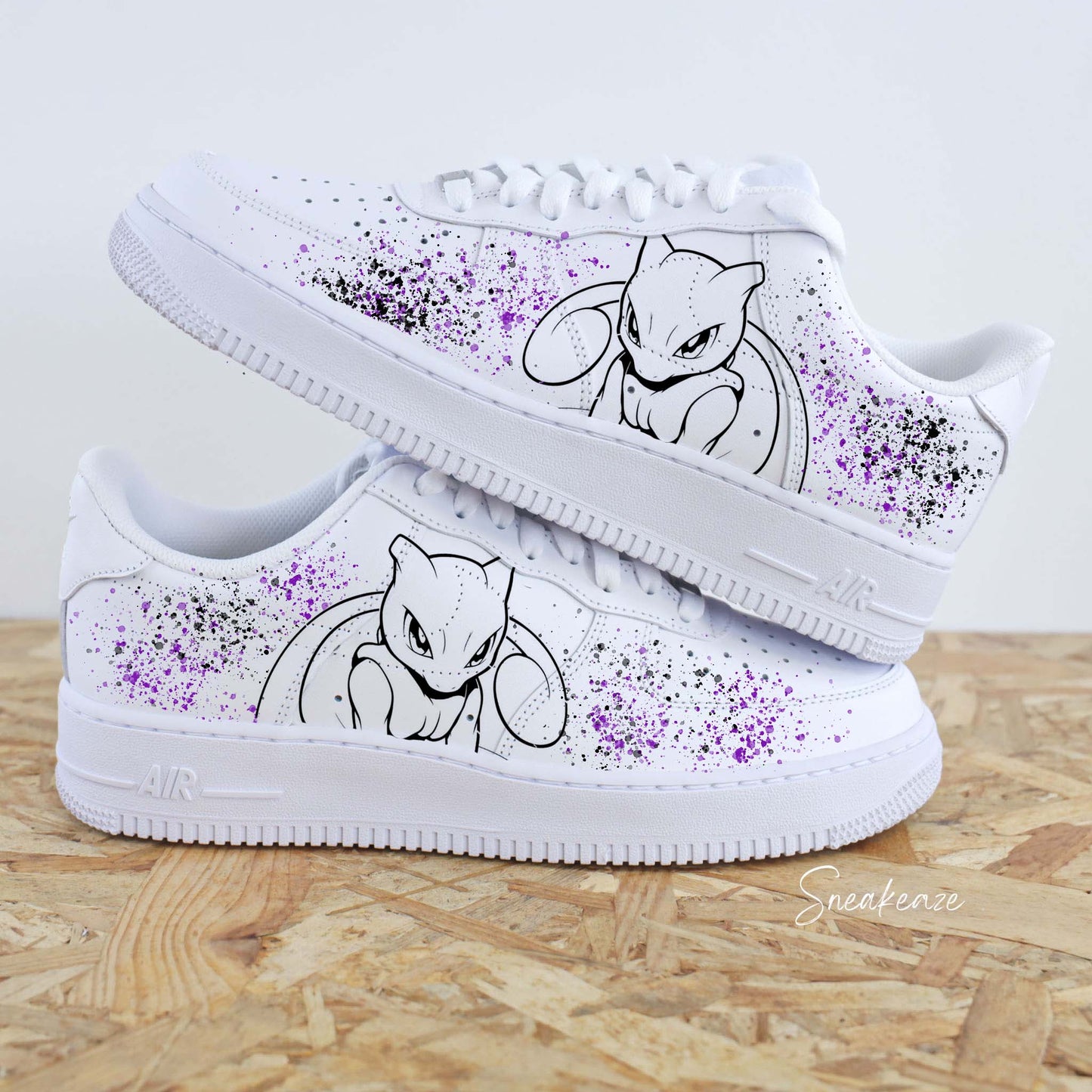 Baskets Nike Air force 1 custom mewtwo splash pokemon sneakers dessin sneakeaze customs skz AF1