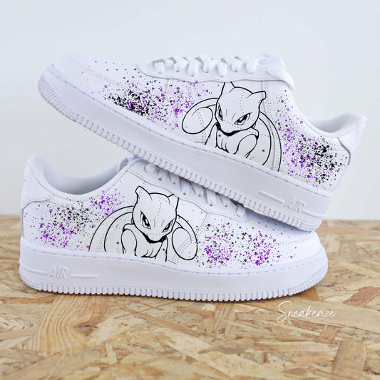 Baskets Nike Air force 1 custom mewtwo splash pokemon sneakers dessin sneakeaze customs skz AF1
