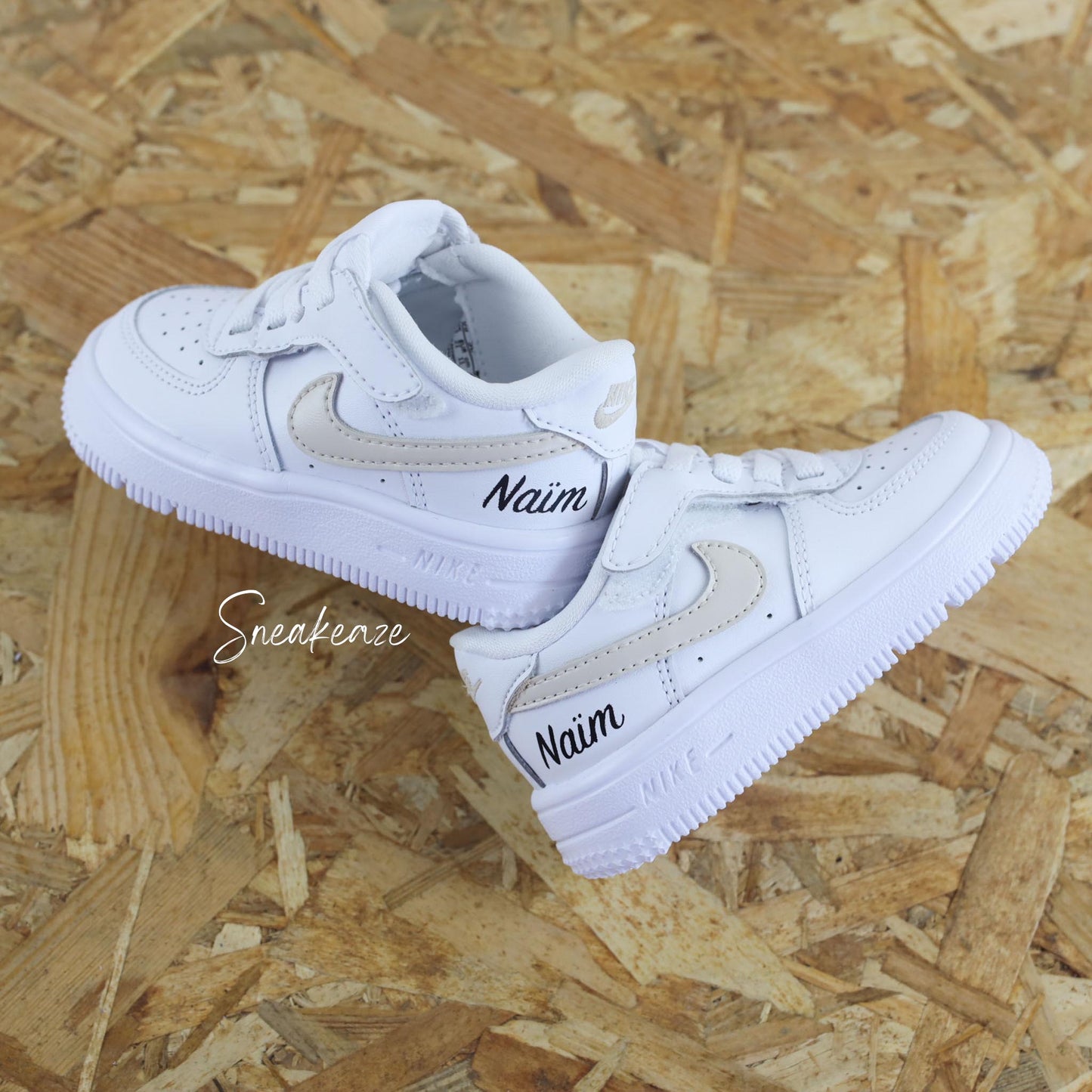 Prénom swoosh beige - Air Force 1 custom enfant
