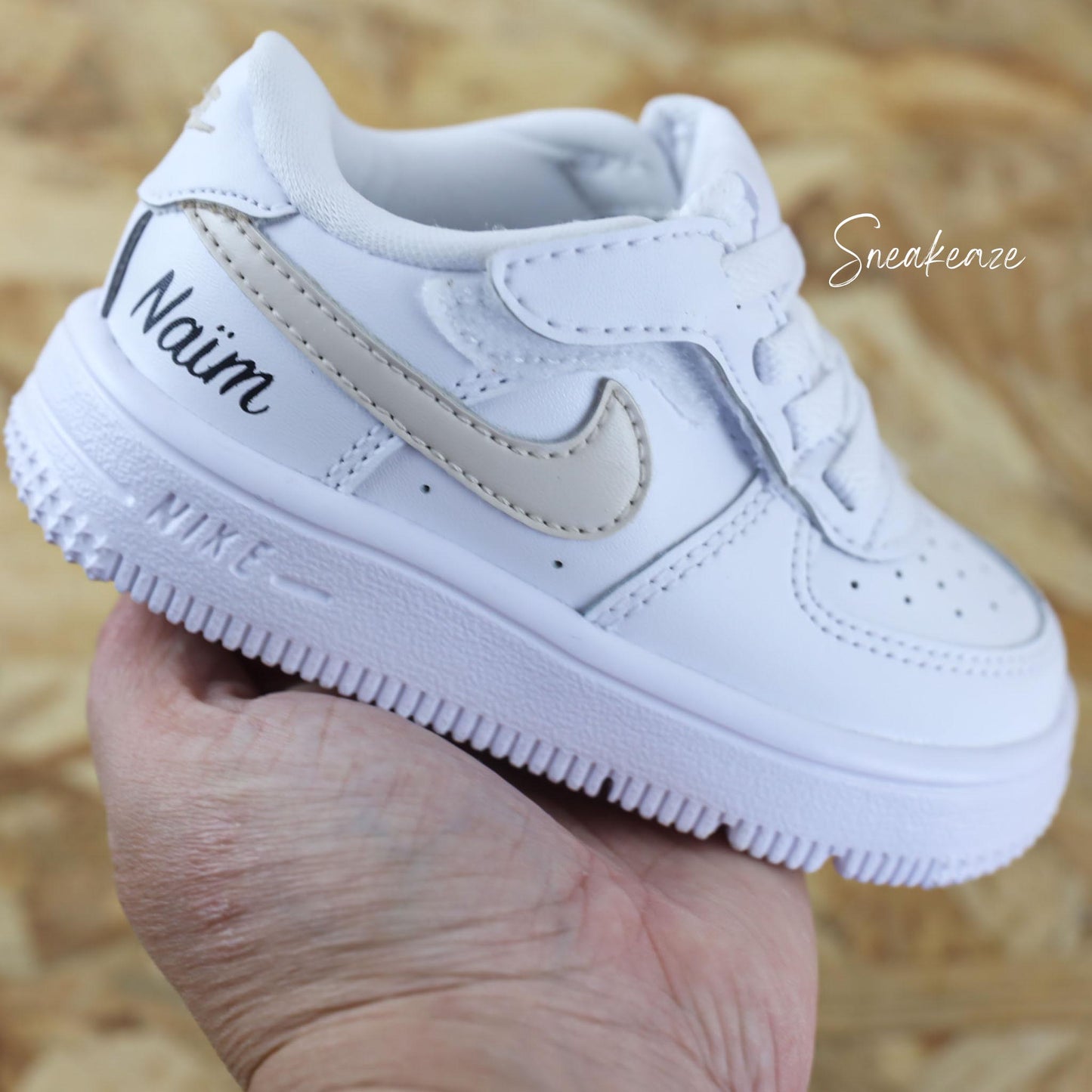 Prénom swoosh beige - Air Force 1 custom enfant
