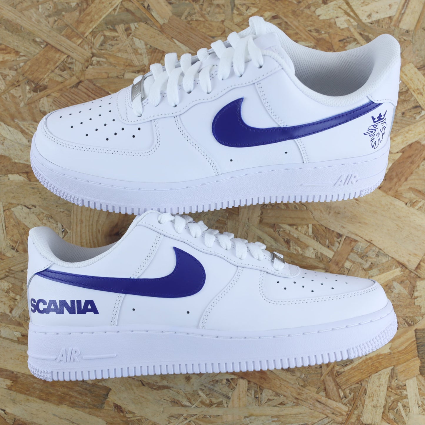 Baskets Nike Air Force 1 custom Scania bleu marine sneakeaze customs