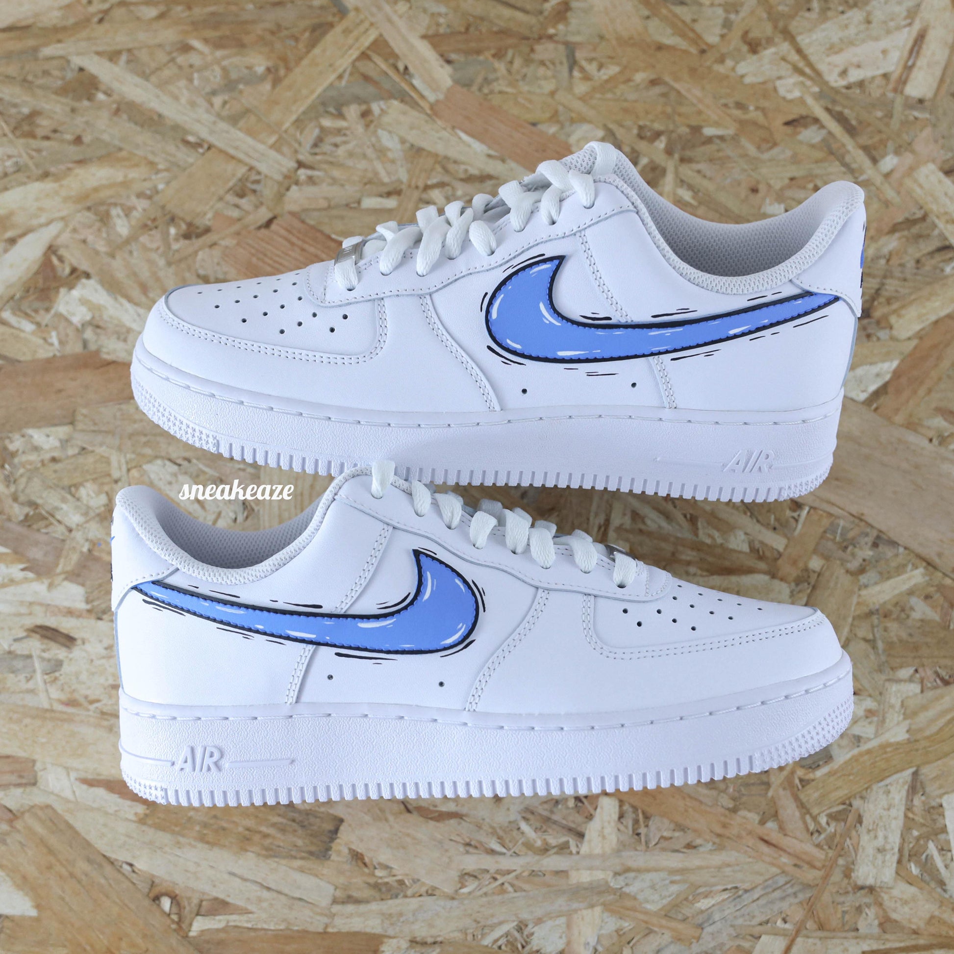 baskets nike air force 1 custom AF1 swoosh cartoon sketch bleu pastel skz sneakeaze customs
