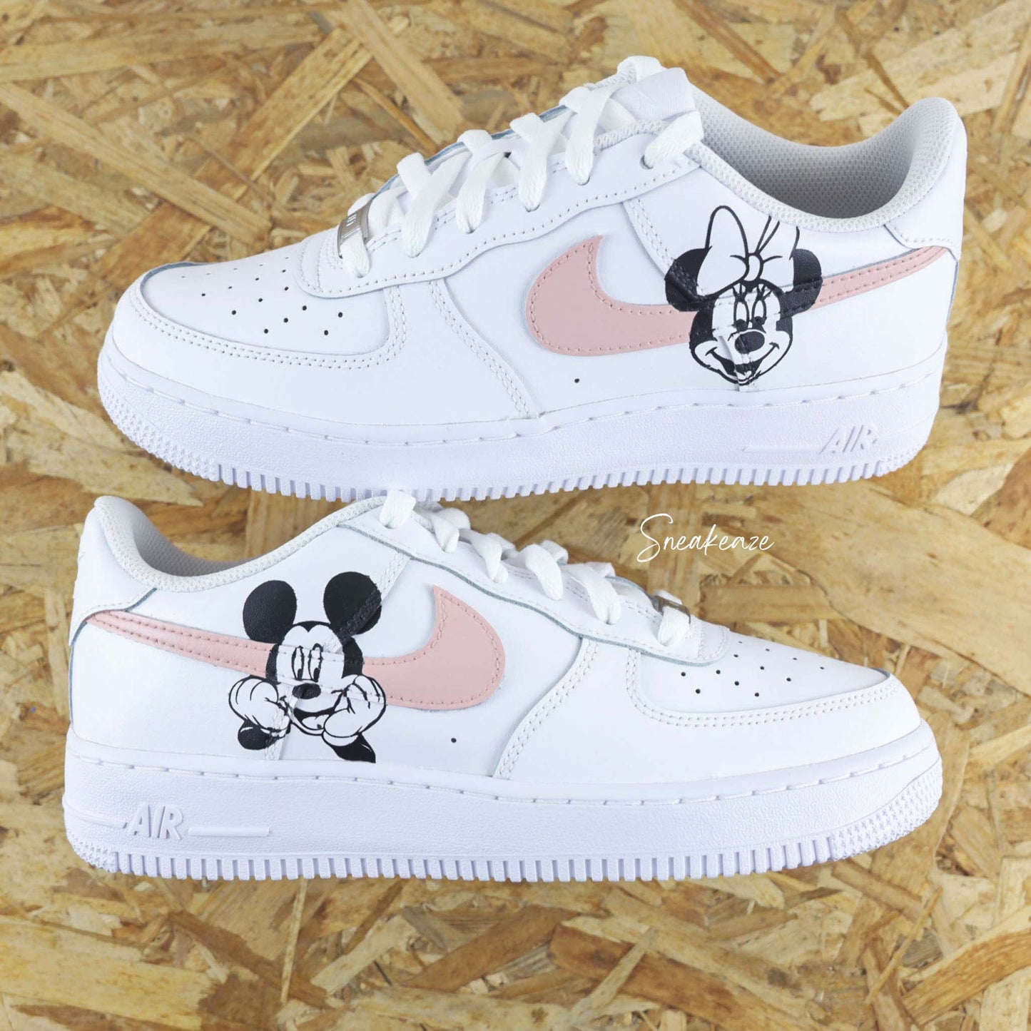 baskets nike air force 1 personnalisées - sneakers mickey et minnie disney custom couleur pastel sneakeaze customs skz