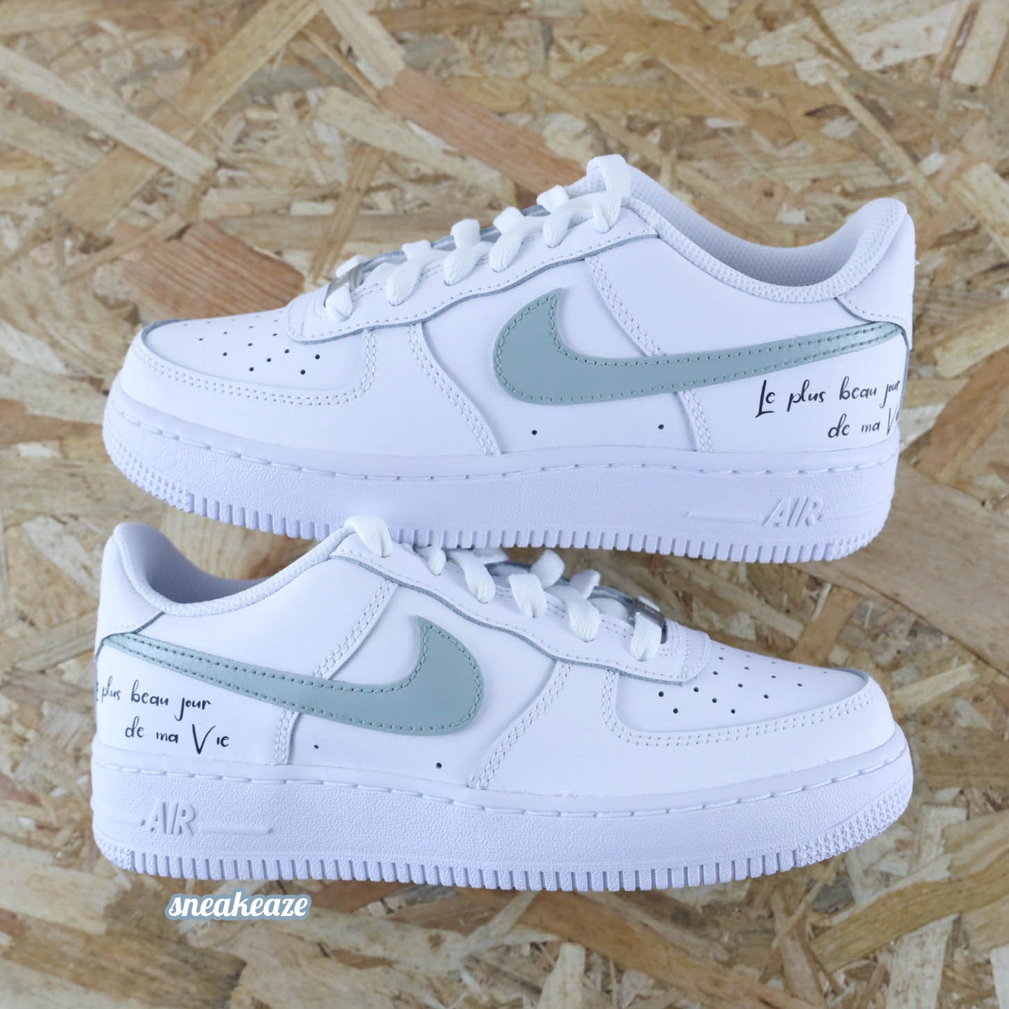 Nike Air Force 1 basses blanches en cuir custom, Démarquez-vous avec une paire de sneakers personnalisable "le plus beau jour de ma vie" qui sort vraiment de l’ordinaire pour le jour J. Je dis OUI !