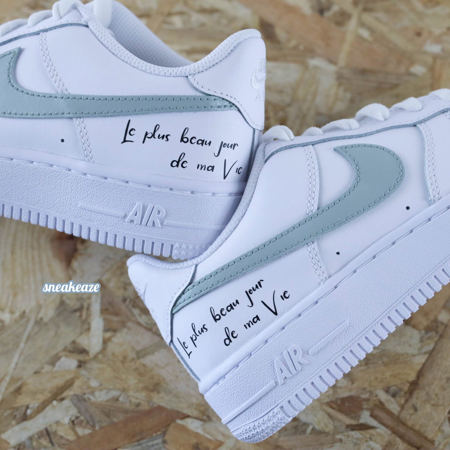 Nike Air Force 1 basses blanches en cuir custom, Démarquez-vous avec une paire de sneakers personnalisable "le plus beau jour de ma vie" qui sort vraiment de l’ordinaire pour le jour J. Je dis OUI !