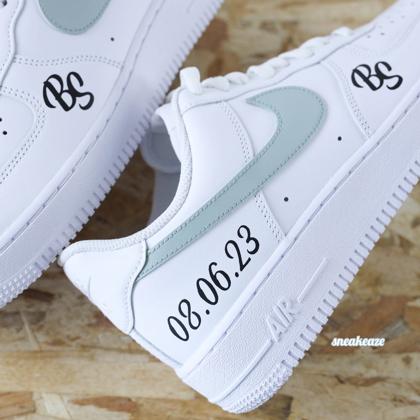 baskets nike air force 1 custom mariage inscription des initiales et date du mariage wedding sneakeaze customs skz