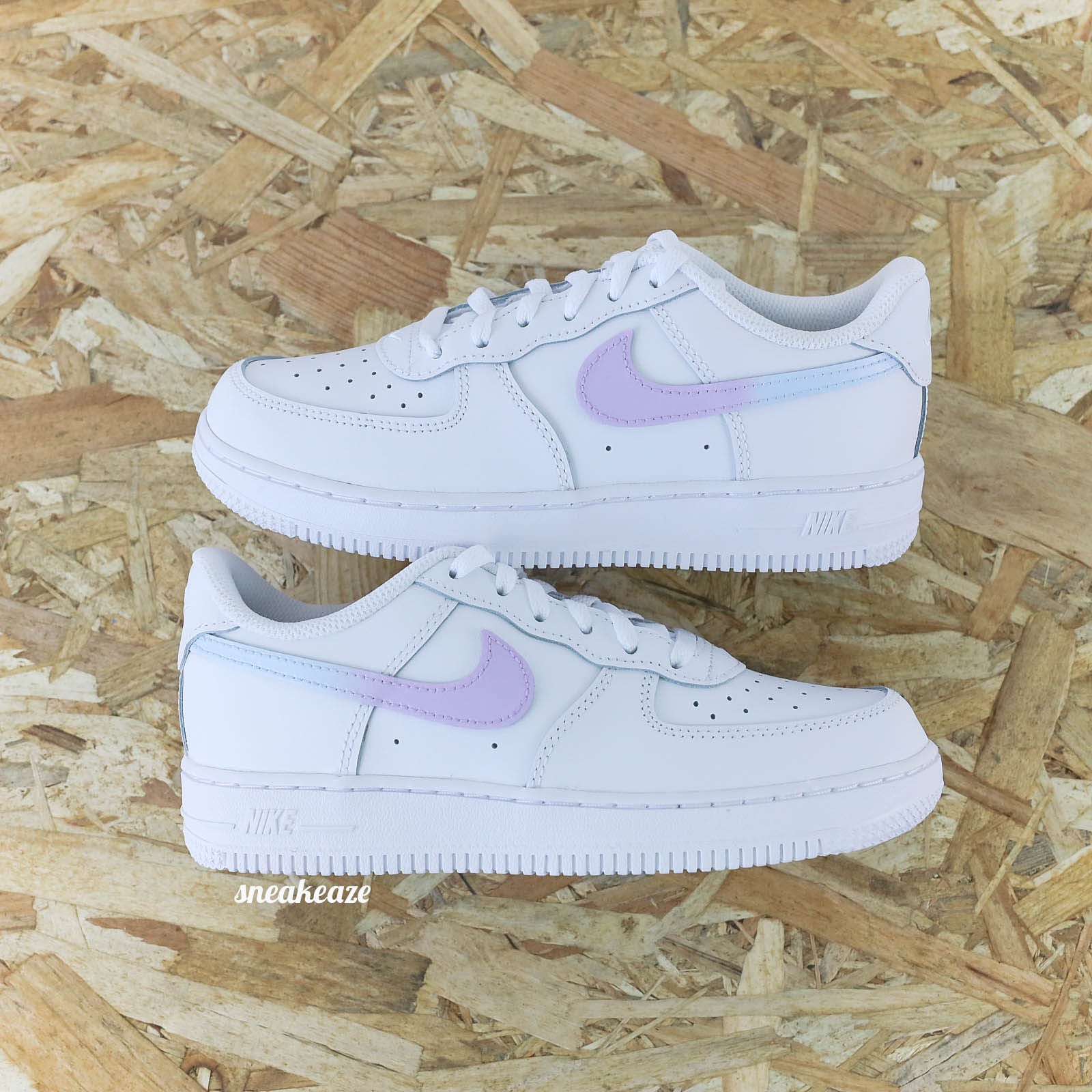 baskets nike air force 1 custom enfant - swoosh dégradé pastel sneakeaze skz customs