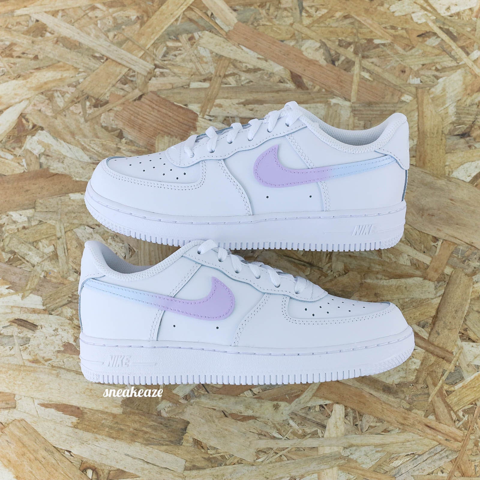 baskets nike air force 1 custom enfant - swoosh dégradé pastel sneakeaze skz customs