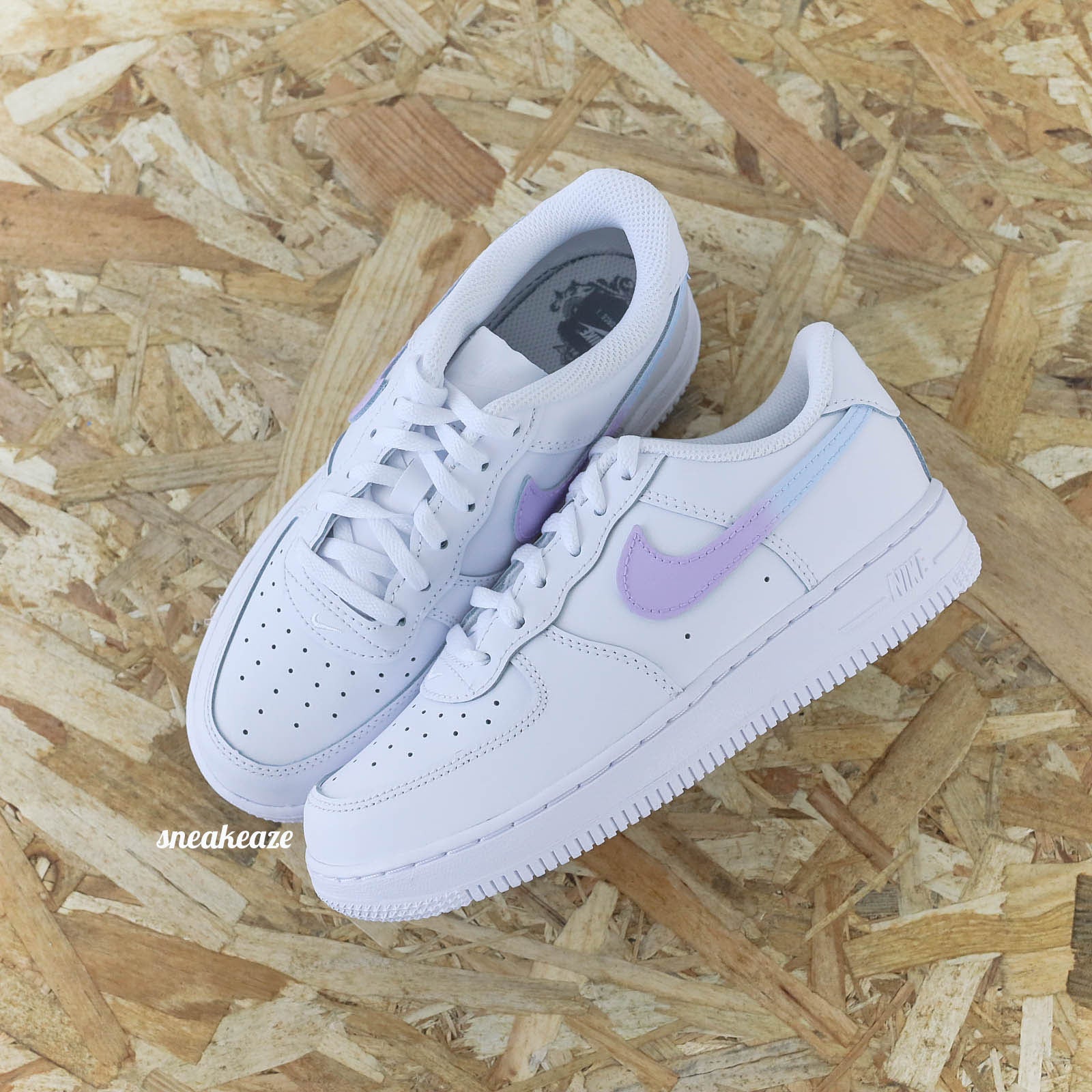 baskets nike air force 1 custom enfant - swoosh dégradé pastel sneakeaze skz customs