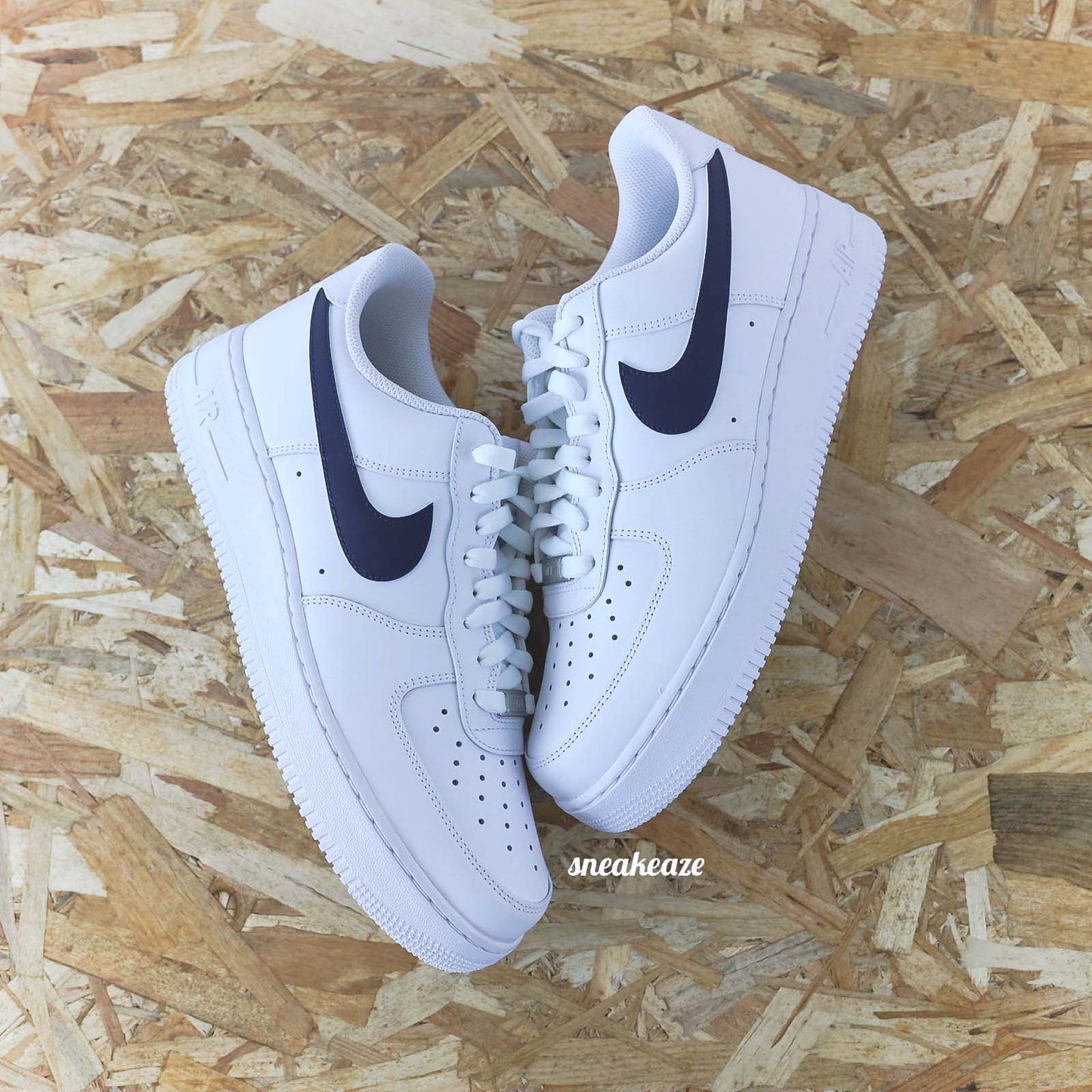 Baskets nike air force 1 customs color swoosh - couleur bleu marine - sneakeaze skz customs