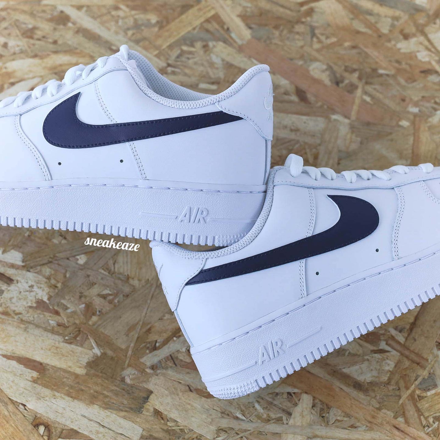 Baskets nike air force 1 customs color swoosh - couleur bleu marine - sneakeaze skz customs