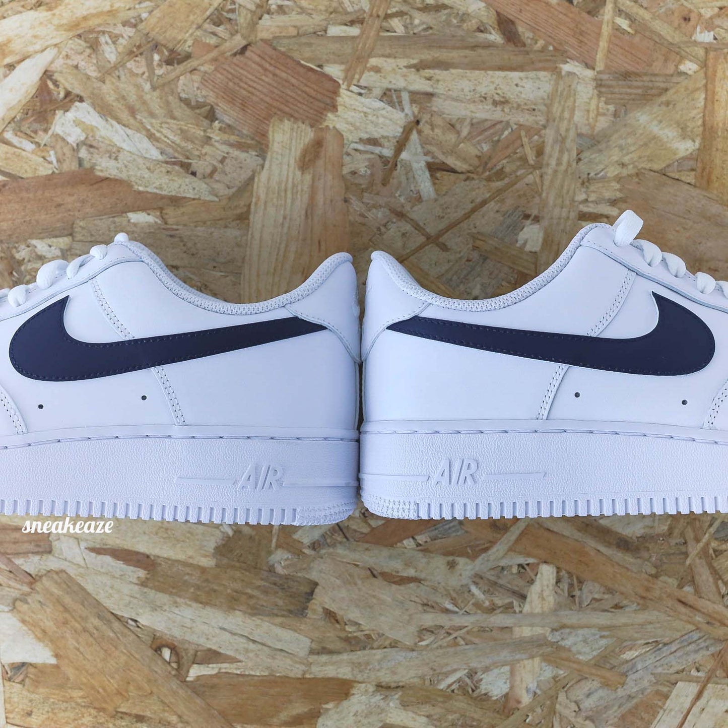 Baskets nike air force 1 customs color swoosh - couleur bleu marine - sneakeaze skz customs