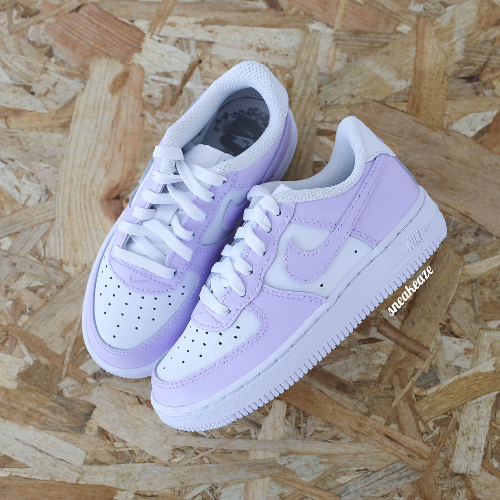 Baskets nike air force 1 enfant custom lila pastel sneakeaze customs skz