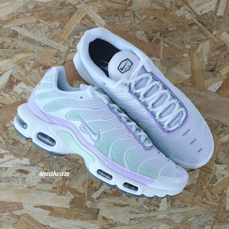Baskets Nike Air Max Plus tuned (TN) custom Orchid - couleur lilac et mint pastel sneakeaze customs skz