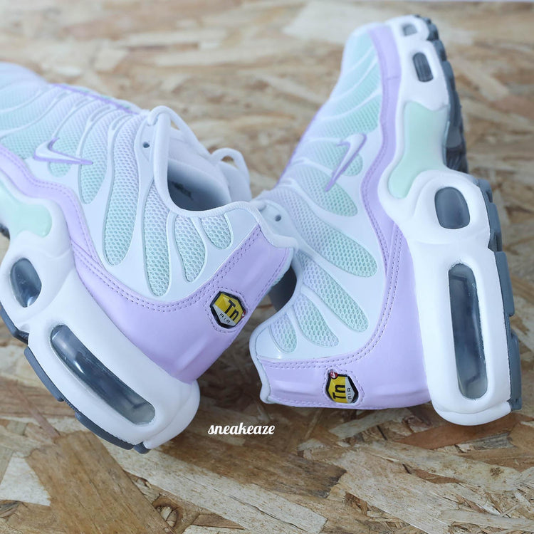 Baskets Nike Air Max Plus tuned (TN) custom Orchid - couleur lilac et mint pastel sneakeaze customs skz