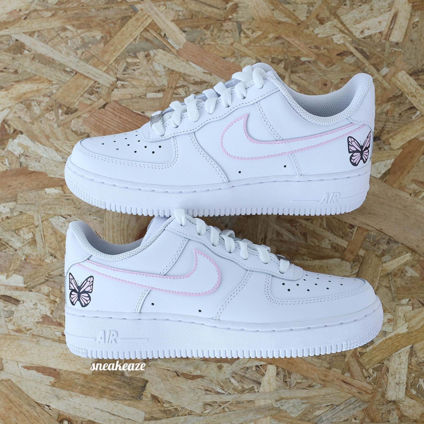 baskets nike air force 1 custom AF1 silhouette baby pink papillons rose pastel sneakeaze skz custom