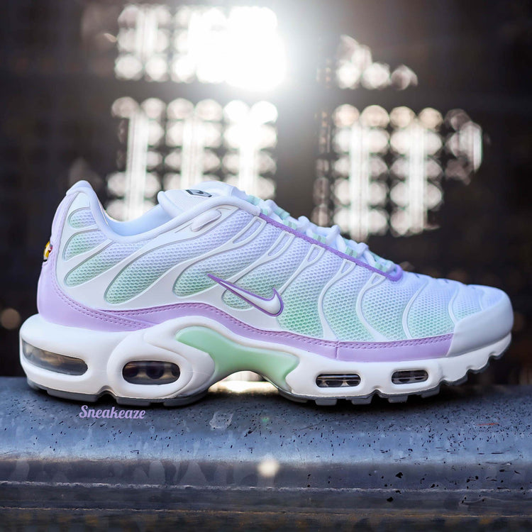 Baskets Nike Air Max Plus tuned (TN) custom Orchid - couleur lilac et mint pastel sneakeaze customs skz