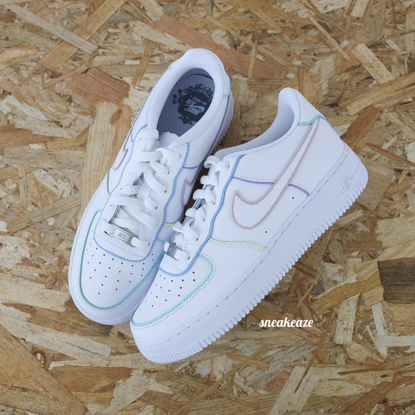 baskets nike air force 1 custom outline couleur pastel - sneakeaze custom skz