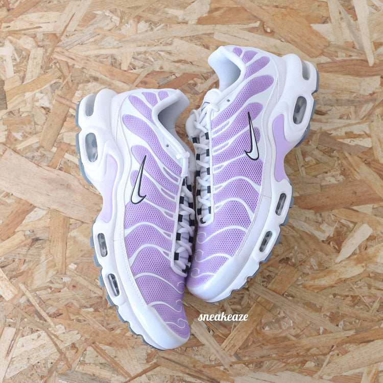 baskets nike air max plus tuned tn custom colorful lila pastel sneakeaze customs skz