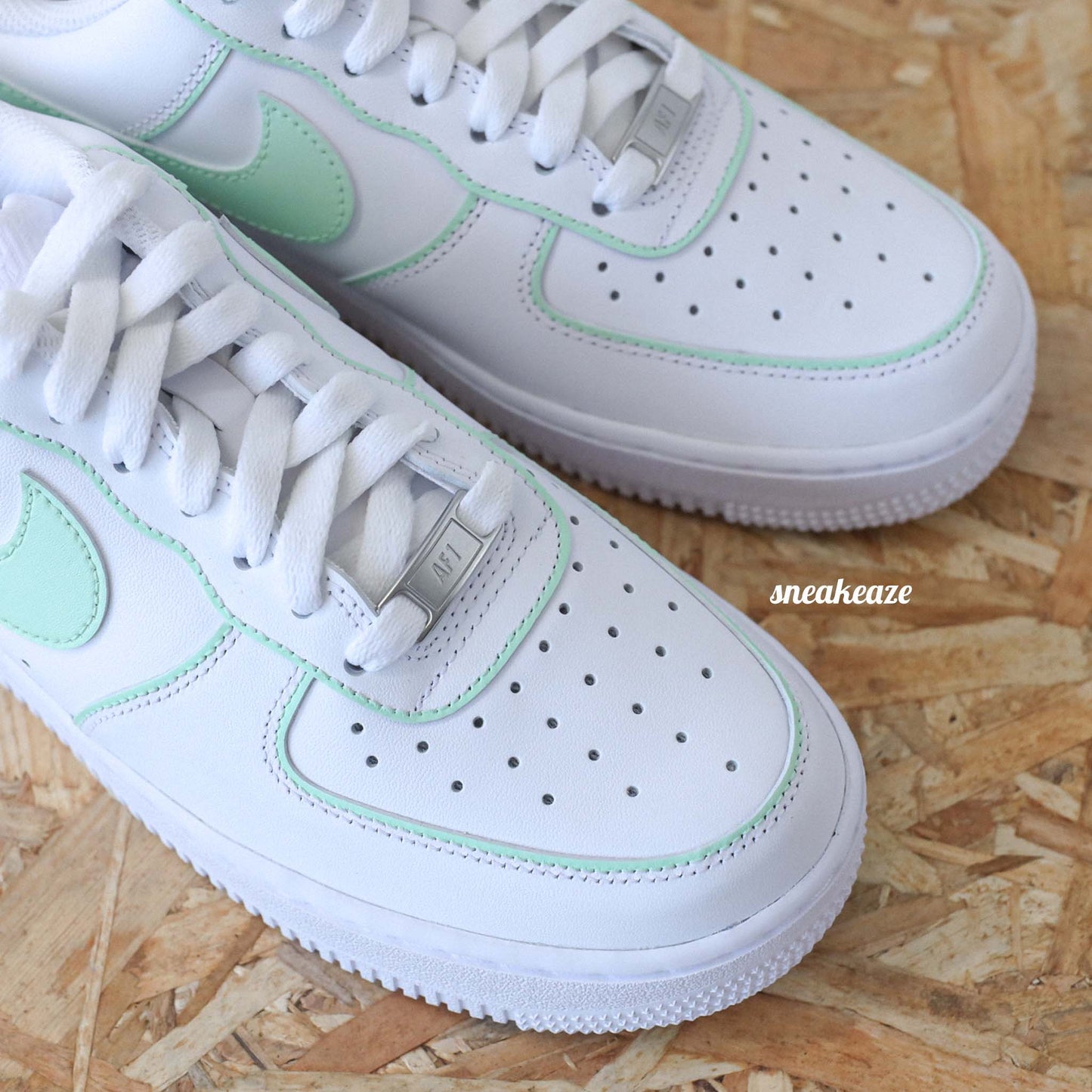 baskets nike air force 1 customs AF1 color swoosh menthe pastel mint sneakeaze custom