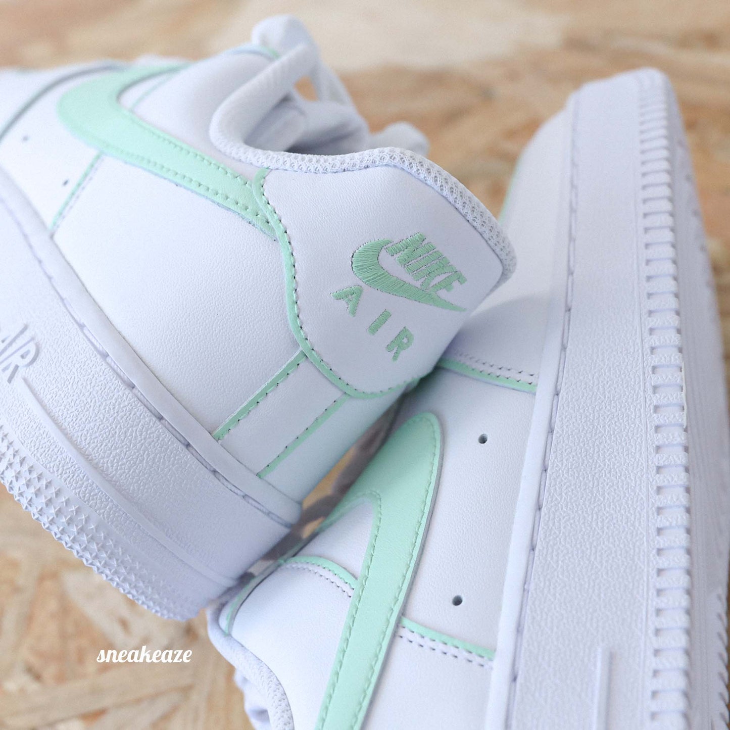 baskets nike air force 1 customs AF1 color swoosh menthe pastel mint sneakeaze custom