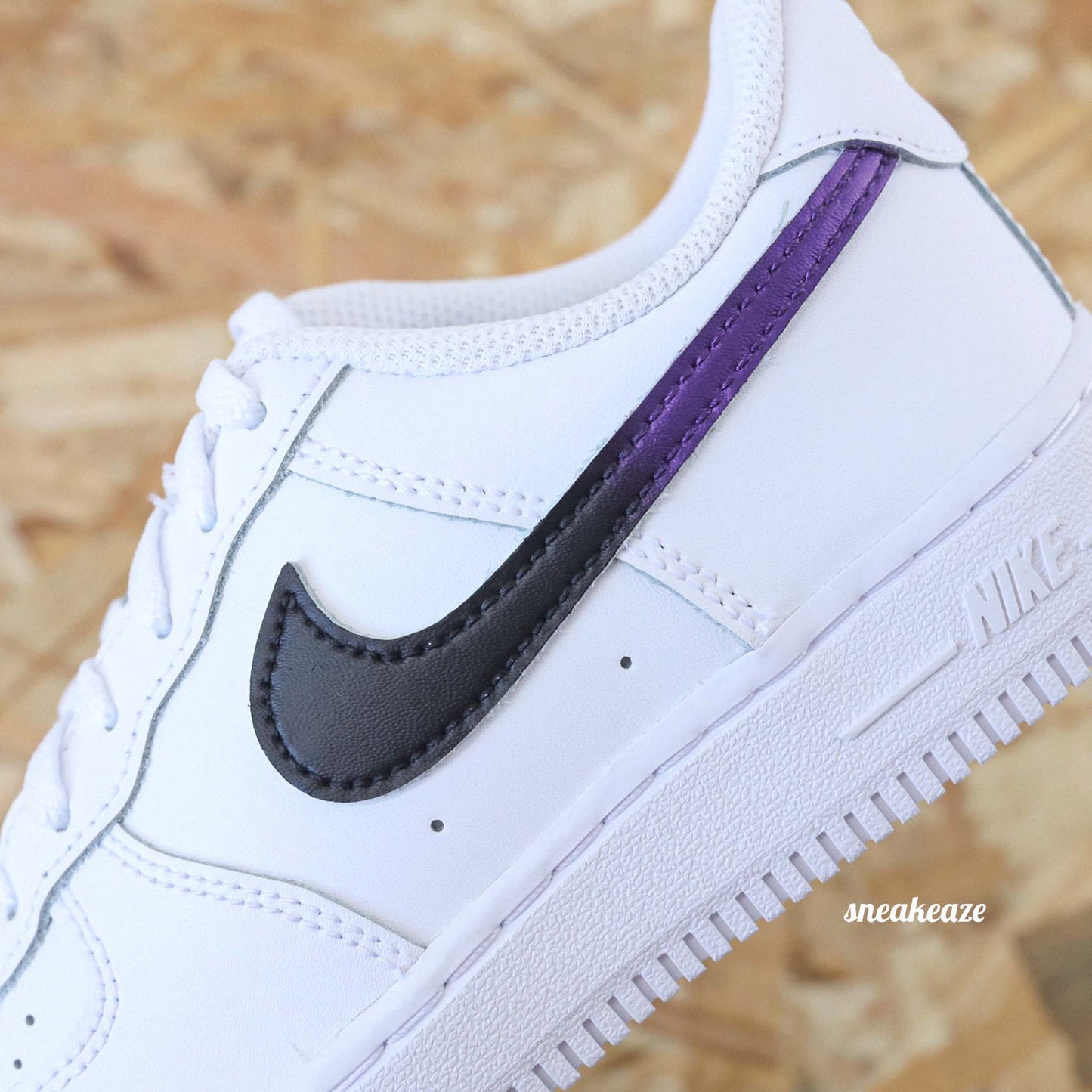 baskets nike air force 1 custom enfant - swoosh dégradé pastel sneakeaze skz customs