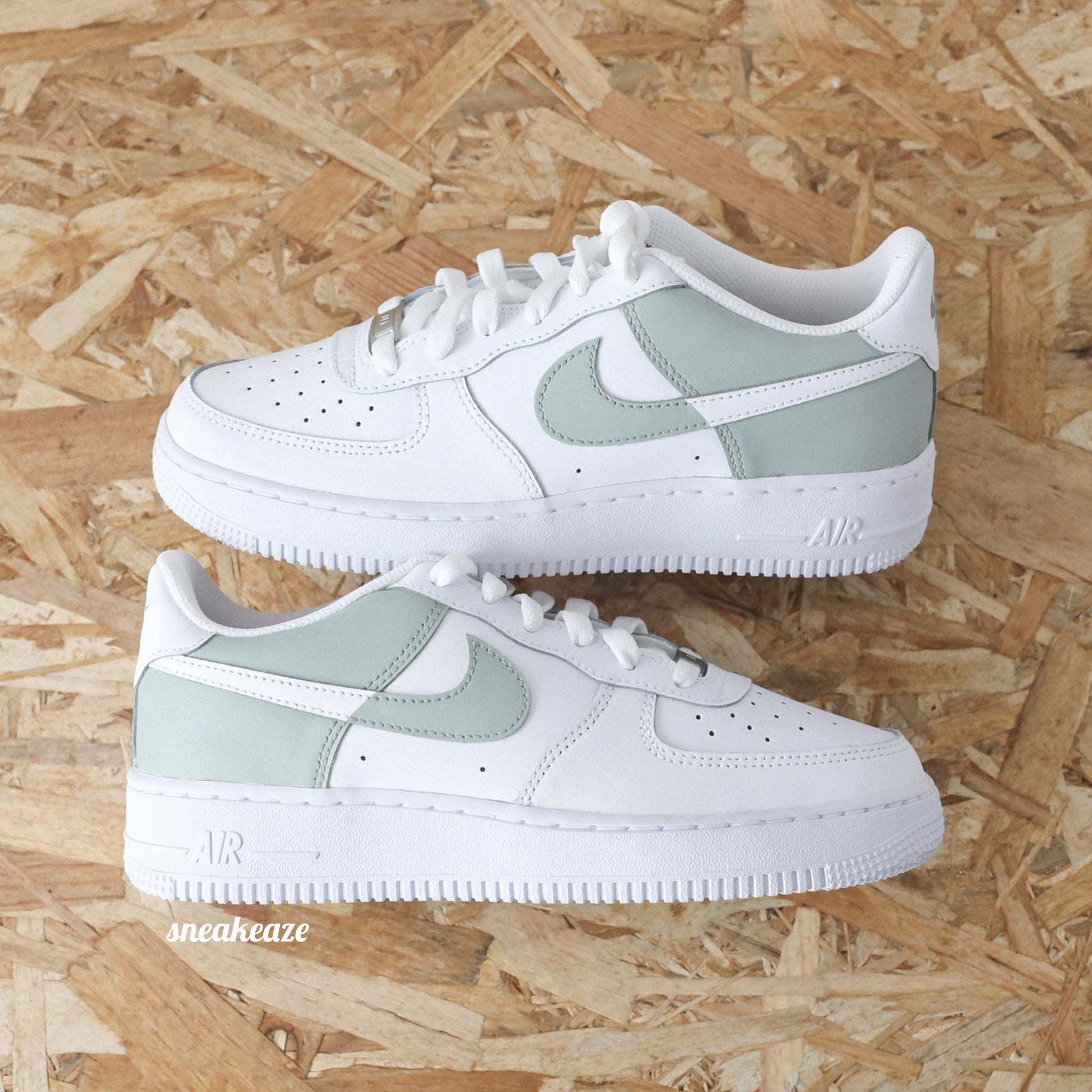 Nike Air Force 1 custom vert de gris reverse - Sneakeaze Customs SKZ