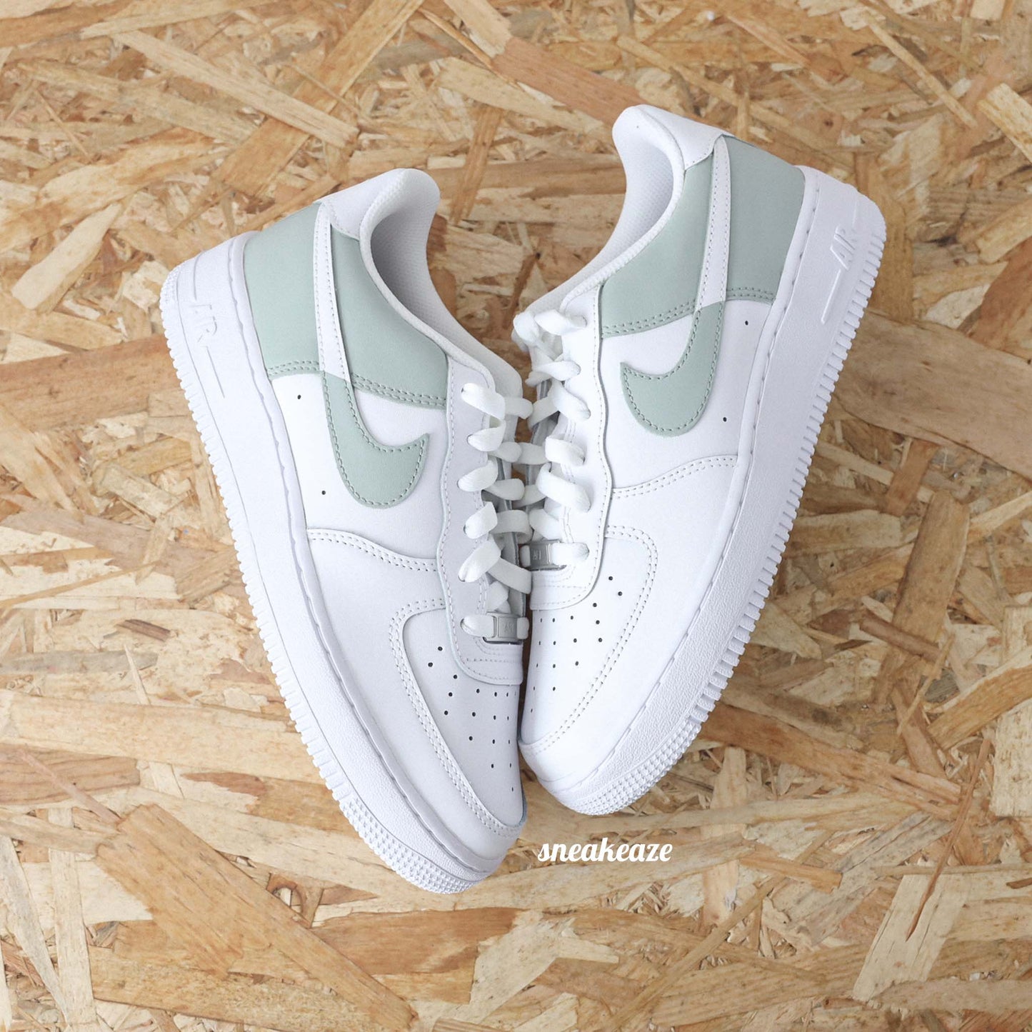 Nike Air Force 1 custom vert de gris reverse - Sneakeaze Customs SKZ