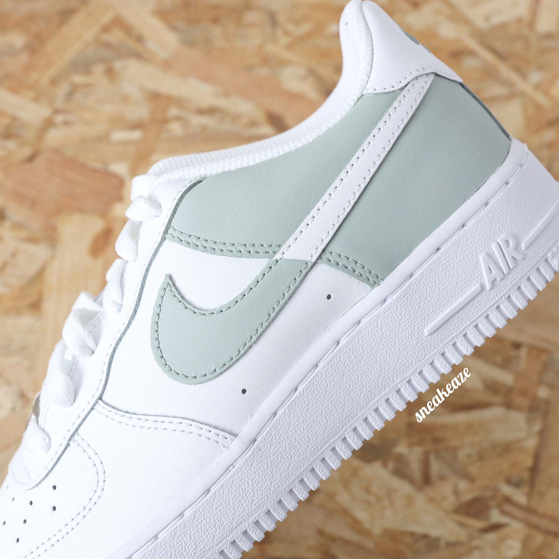 Nike Air Force 1 custom vert de gris reverse - Sneakeaze Customs SKZ