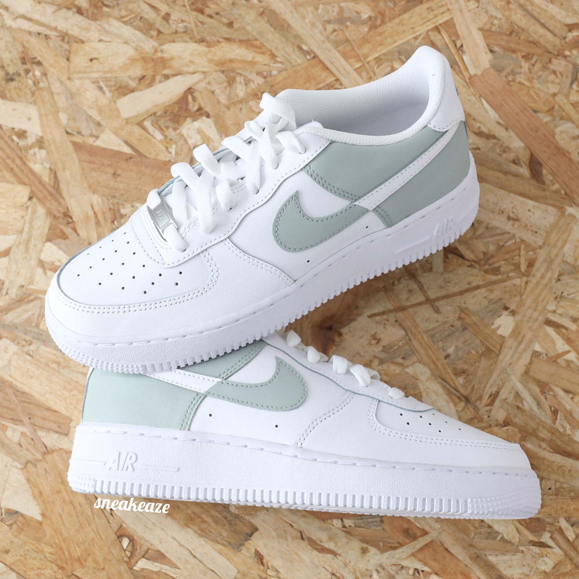 Nike Air Force 1 custom vert de gris reverse - Sneakeaze Customs SKZ