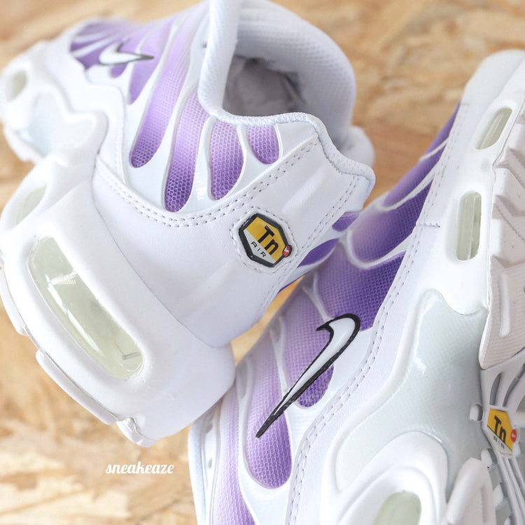 Baskets Nike Air Max Plus tuned (TN) custom dégradé violet pastel sneakeaze skz custom