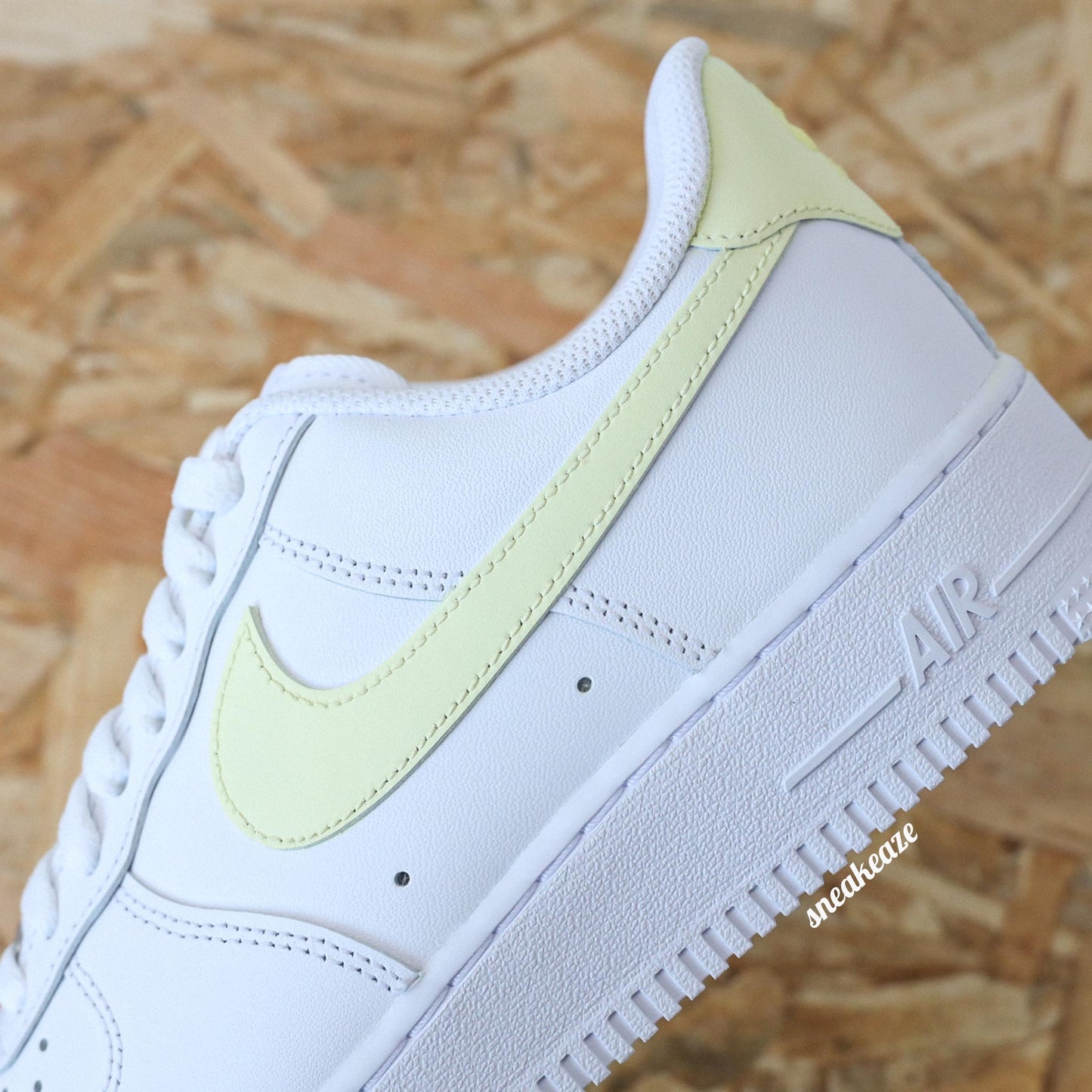 Baskets Nike Air force 1 custom - swoosh & arrière lila pastel sneakeaze customs skz
