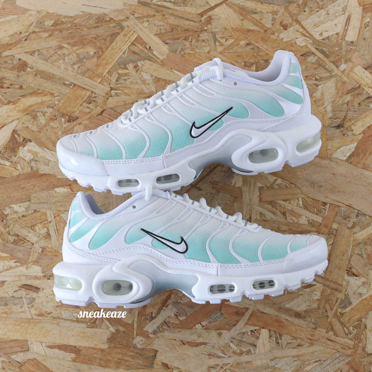 baskets nike air max plus tuned tn custom gradient color sneakeaze customs skz