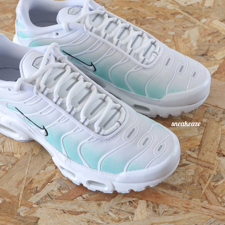 baskets nike air max plus tuned tn custom gradient color sneakeaze customs skz