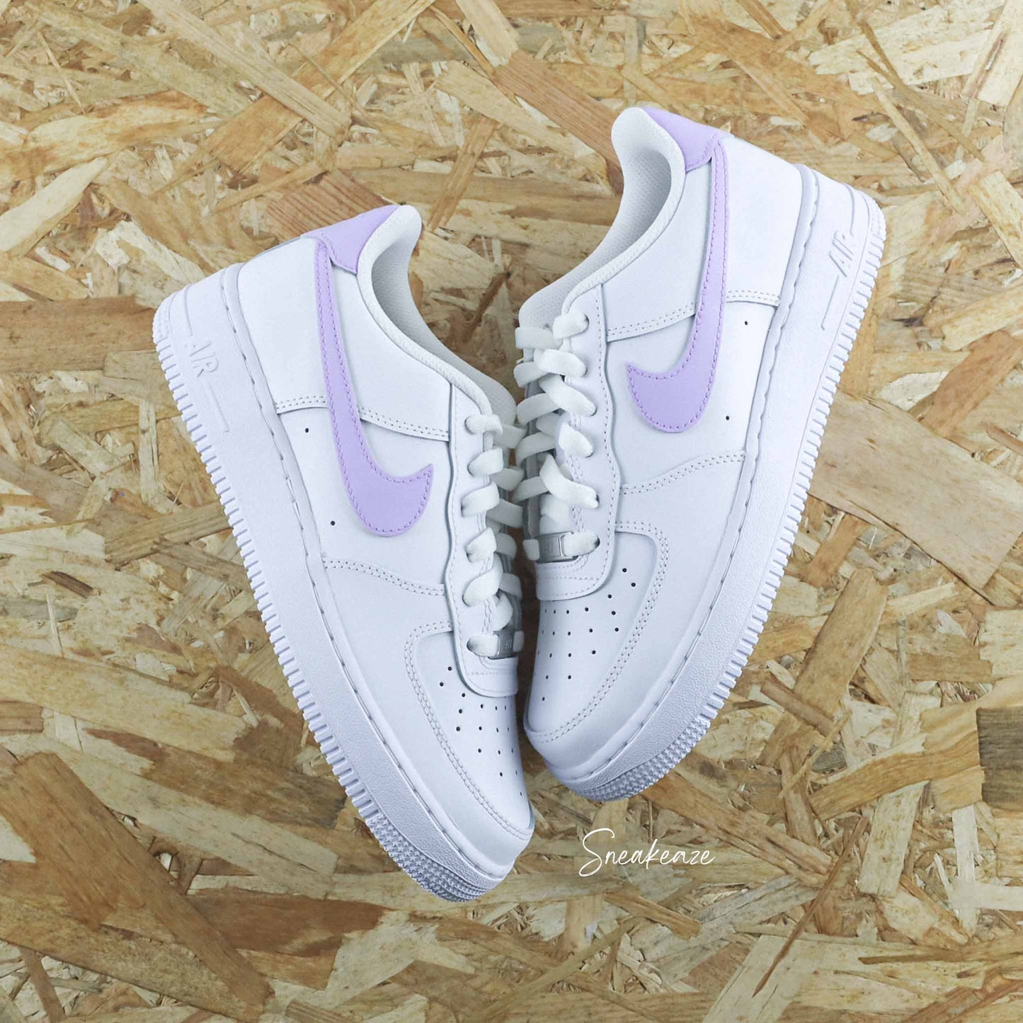Baskets Nike Air force 1 custom - swoosh & arrière lila pastel sneakeaze customs skz