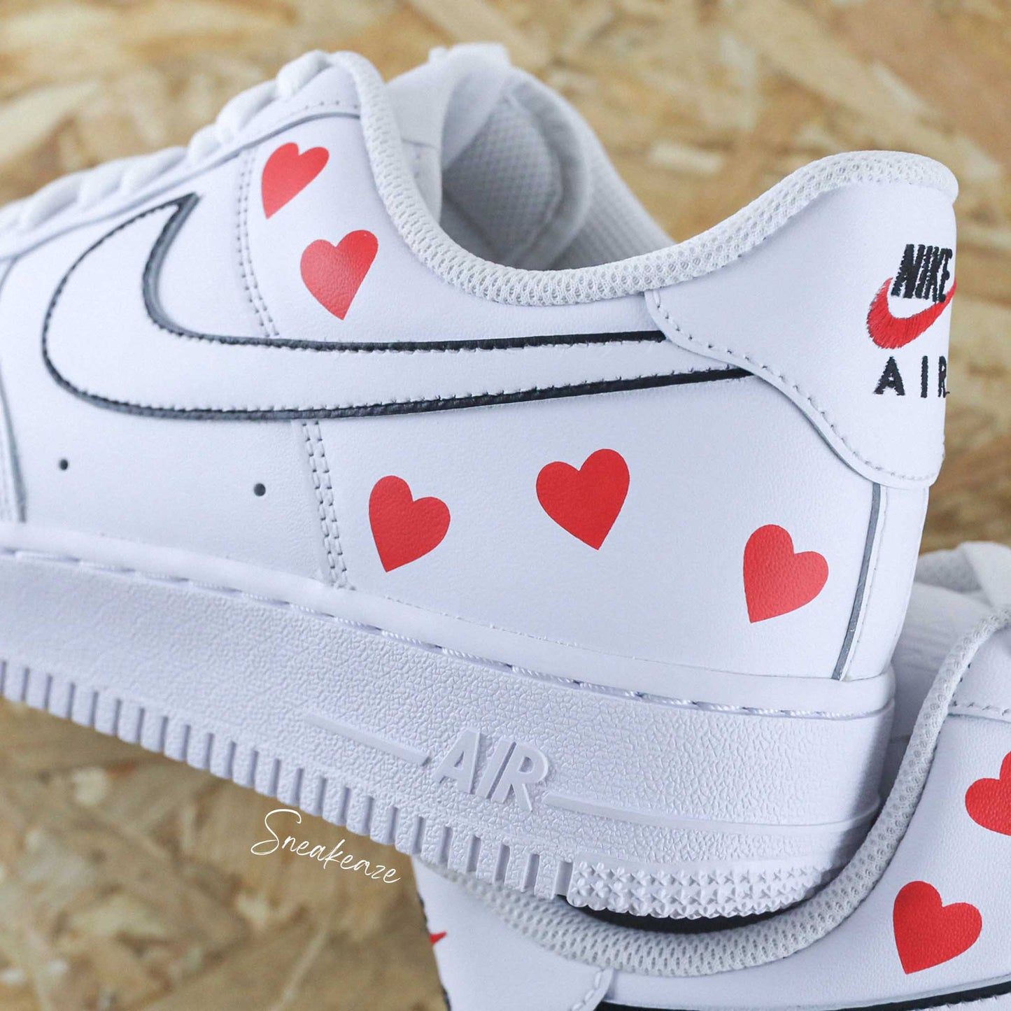 Baskets Nike air force 1 custom silhouette coeur rouge saint valentin - sneakeaze skz custom