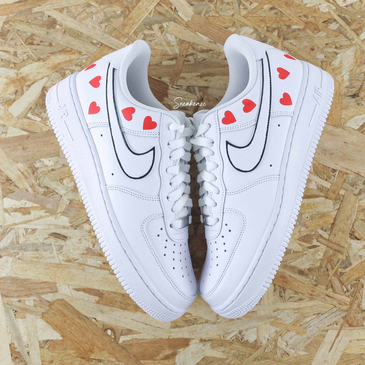 Baskets Nike air force 1 custom silhouette coeur rouge saint valentin - sneakeaze skz custom